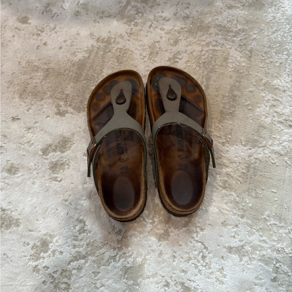 Birkenstock Gizeh Sandal in Color Stone